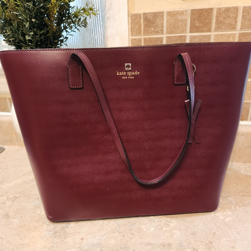 Kate Spade New York Sawyer Street Mulled Smooth Wine Large Tote - Picture 3 of 15
